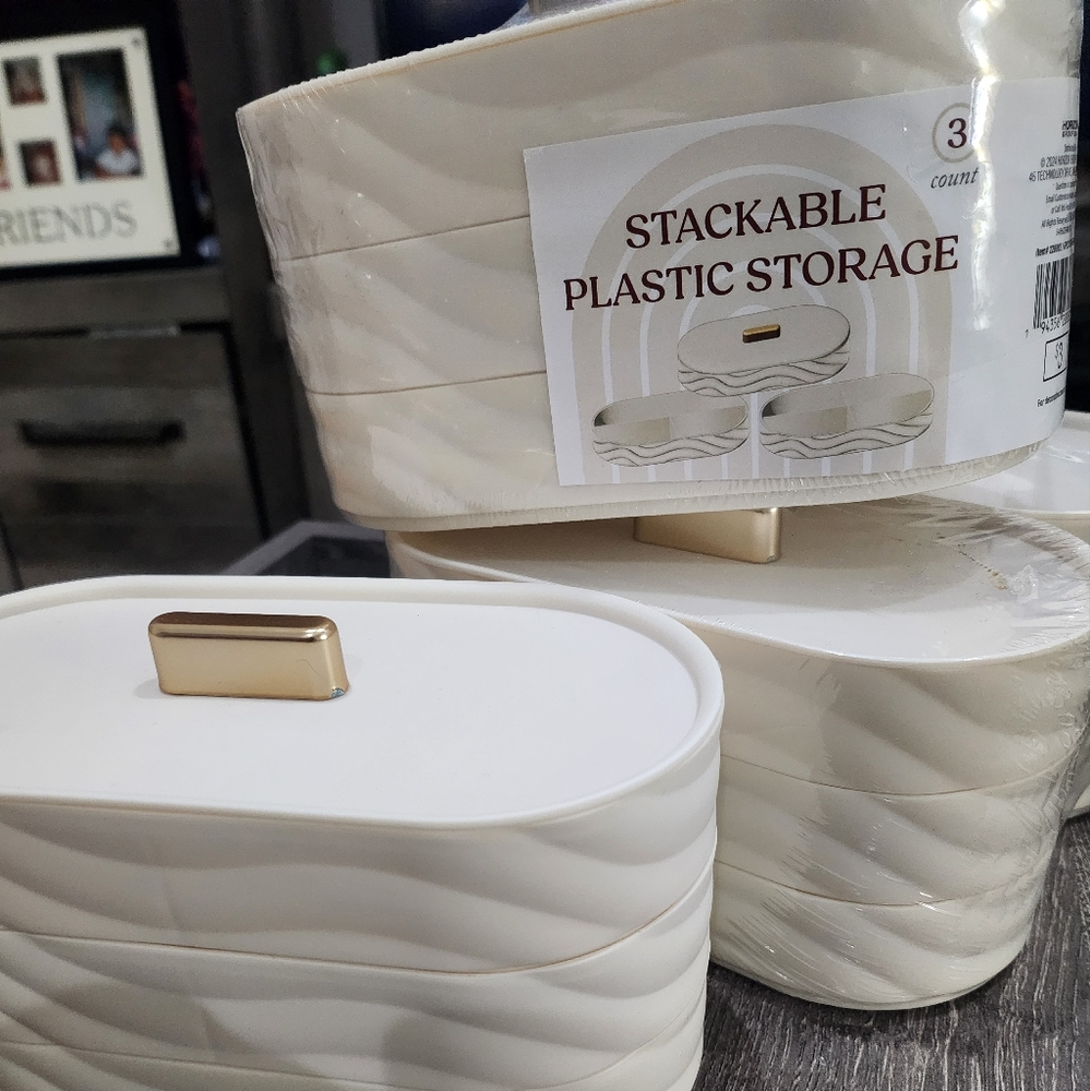 SET OF 5 Stackable Plastic Storage with Gold Handle